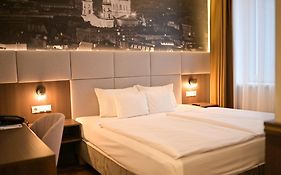 12 Revay Hotel